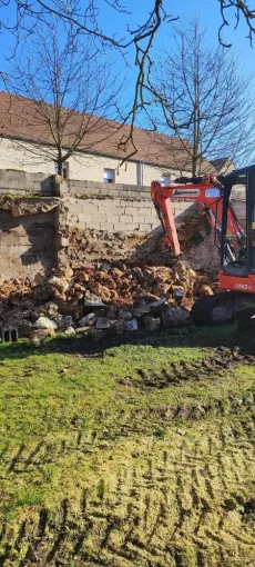 Démolition d'un mur vers compiegne, Crépy-en-Valois, ANTOINE MIRET