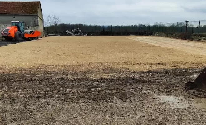 Démolition d'un hangar agricole avec réalisation d'une plateforme à crépy en valois , Crépy-en-Valois, ANTOINE MIRET